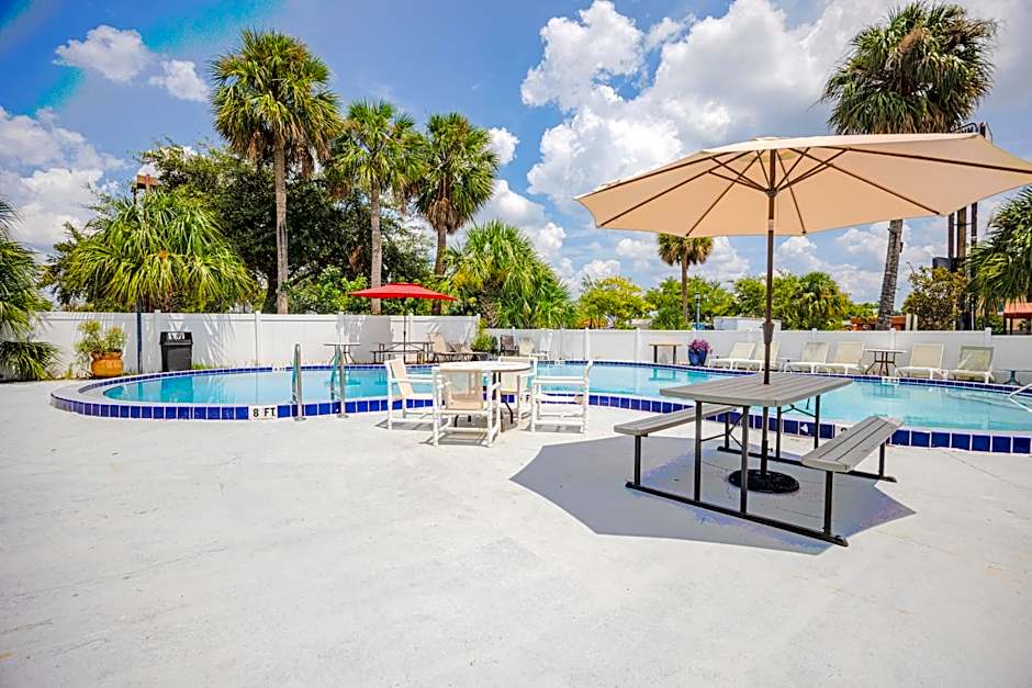 Liberty Garden Inn by OYO Kissimmee near Disney World
