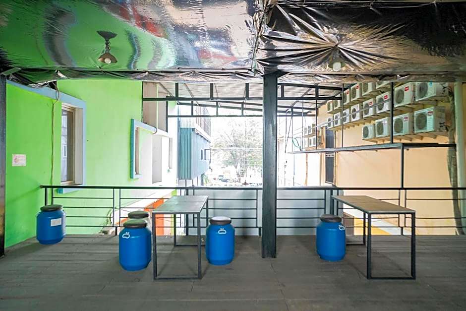 RedDoorz near Flyover Arjosari Malang