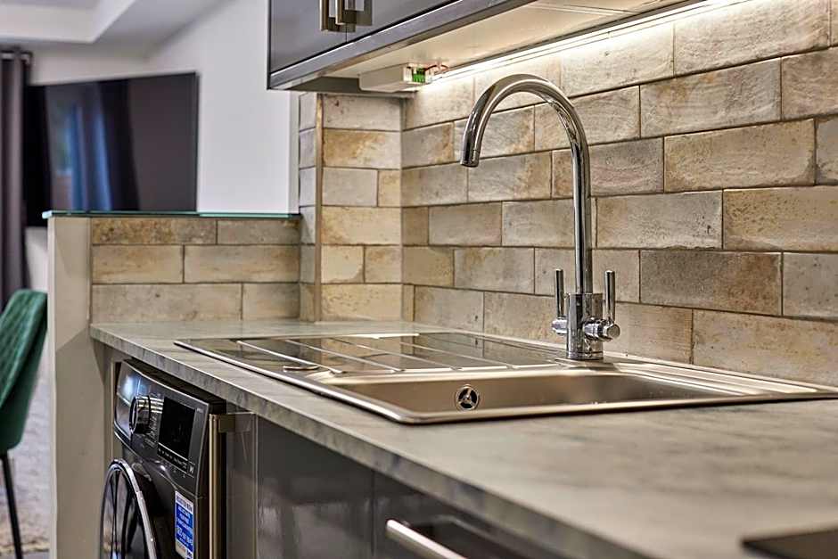 The Ashcroft Studios & Apartments with Free Parking