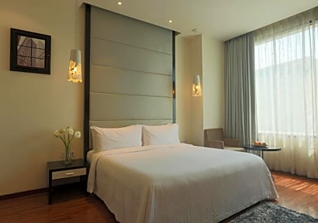Deluxe Suite With 10% off on Food & Soft Beverage