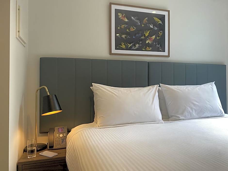 Brady Apartment Hotel Hardware Lane