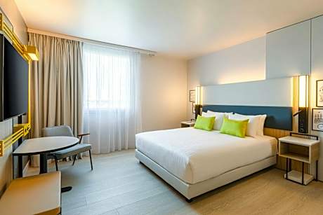 Deluxe Accessible Queen, Guest room, 1 Queen