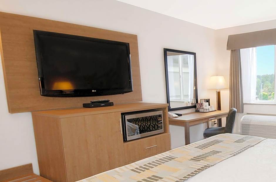 Coast Abbotsford Hotel & Suites