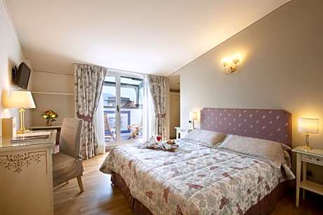 Double Room with Lake View