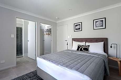 Tin Can Bay's Sleepy Lagoon Motel