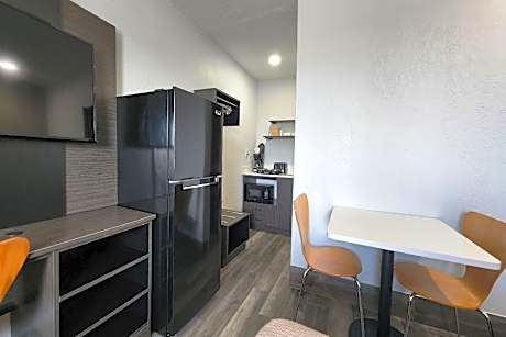 1 QB | Non-Smoking, Kitchen