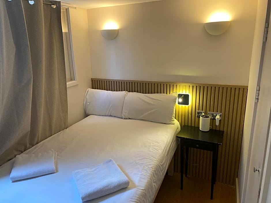 Exhibition Court Hotel 4