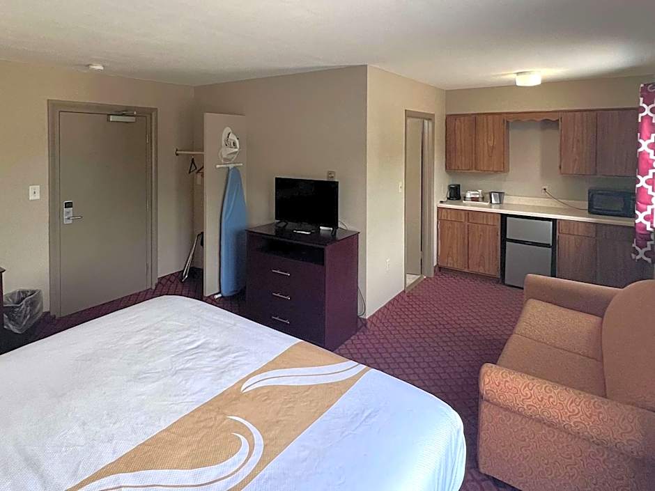 Rodeway Inn & Suites