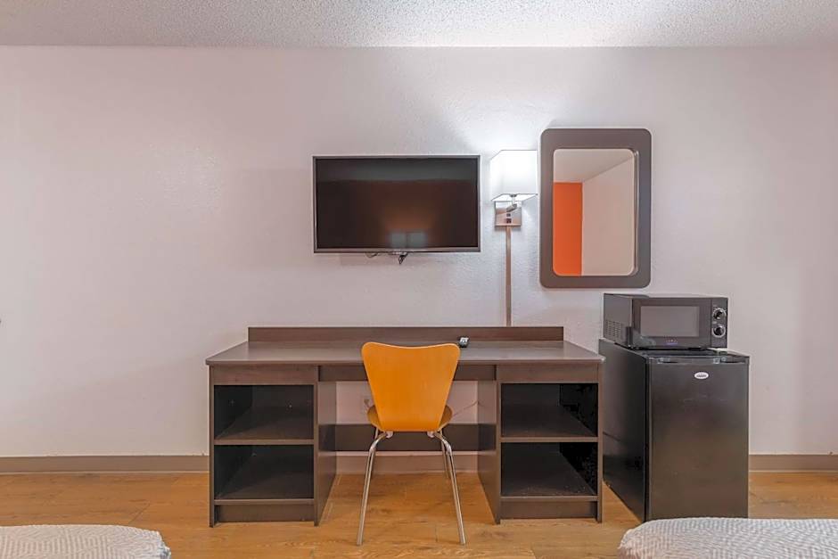 Motel 6-Bryan, TX - University Area