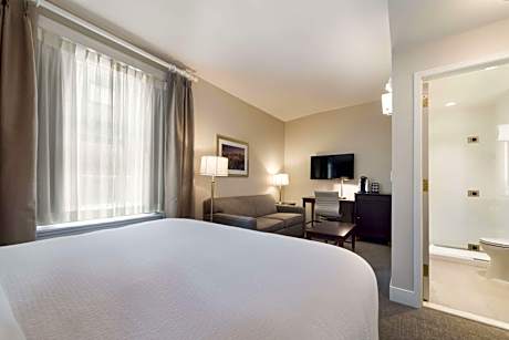 Superior King Room with Sofa Bed - Non-Smoking