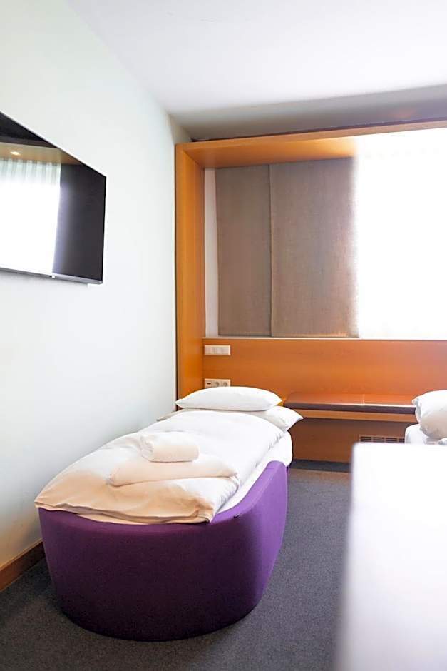 Photo 1 of 4 of Double Room