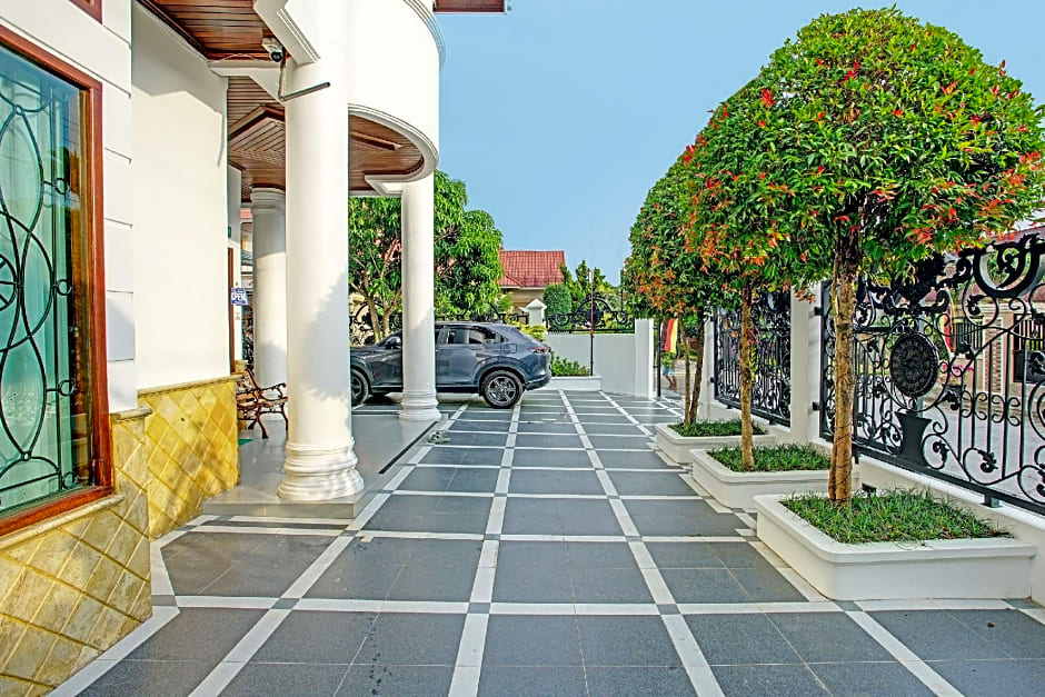 OYO 92990 Nena Kostel Syariah