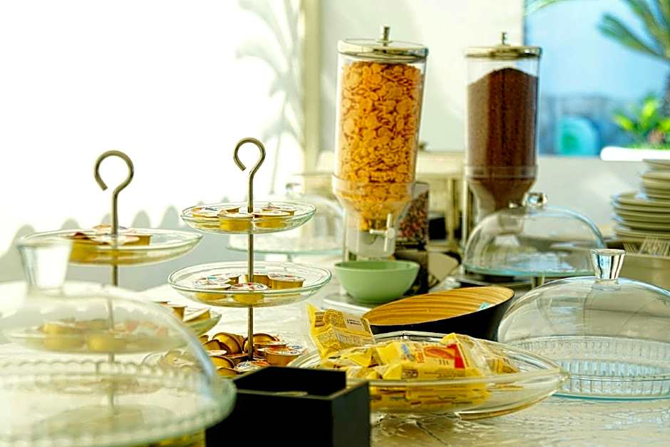 Bee Queen Hotel
