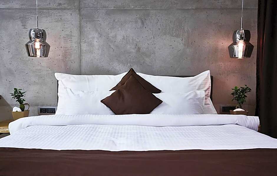 One Luxury Suites