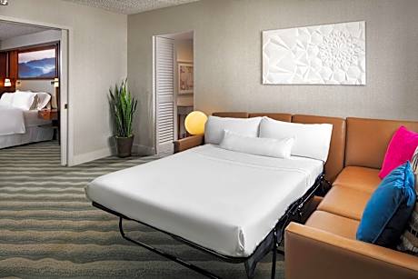 Rose, 1 Bedroom Suite, 1 King, Sofa bed