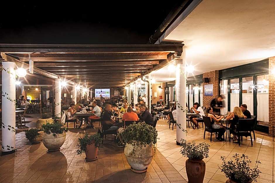 Villaggio Turistico La Cecinella