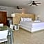 Pelicano Inn Playa del Carmen - Beachfront Hotel