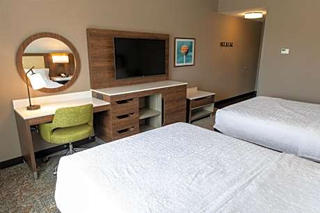 2 Queen W/Fridge Nonsmoking