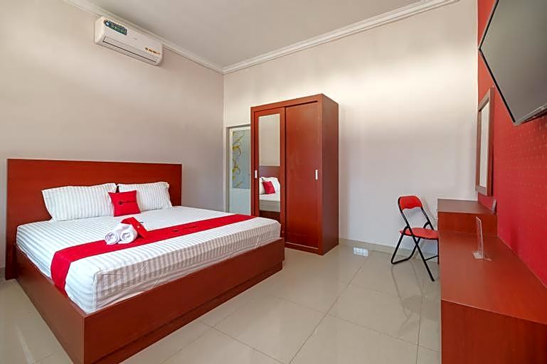 RedDoorz Syariah near UISU Medan