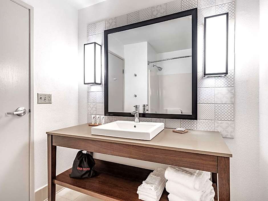 Country Inn & Suites by Radisson, Toledo, OH