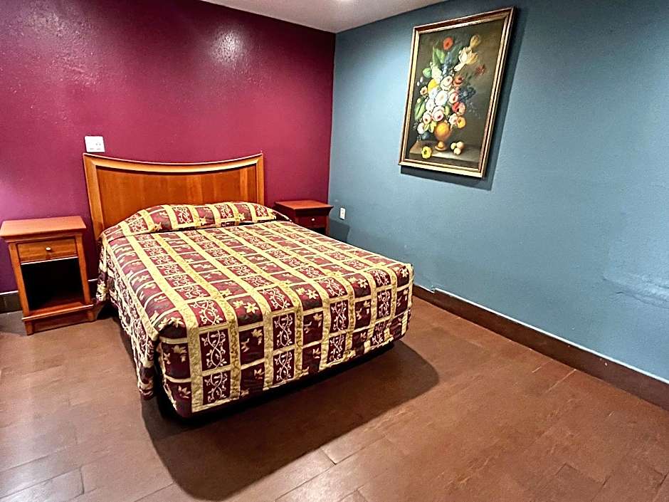 Super Inn – Pomona, CA