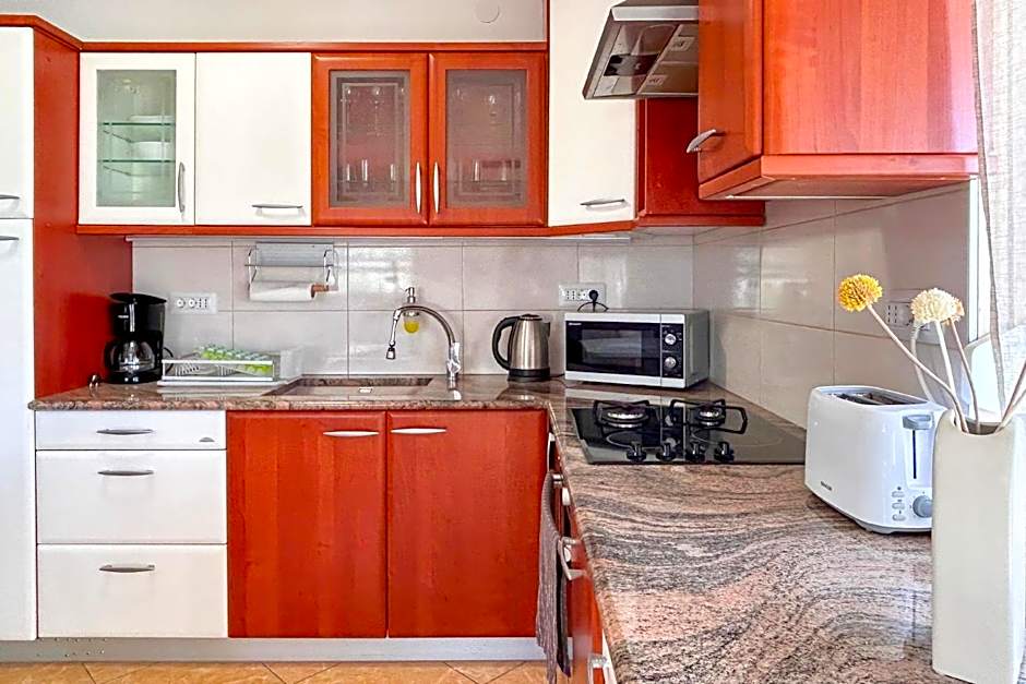 Hanna - 500m from the beach