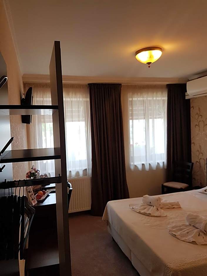 Villa Anticus (Adults Only)