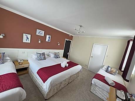 Quad room-Ensuite- (4) with Inland View