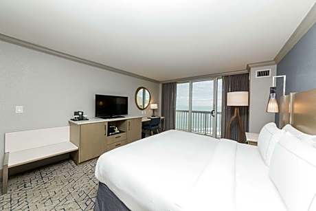 King Room with Oceanfront View - Non-Smoking