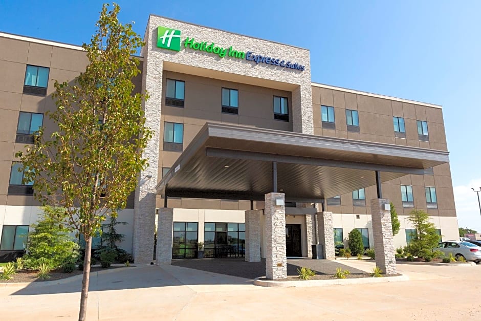 Holiday Inn Express And Suites Kingfisher By IHG