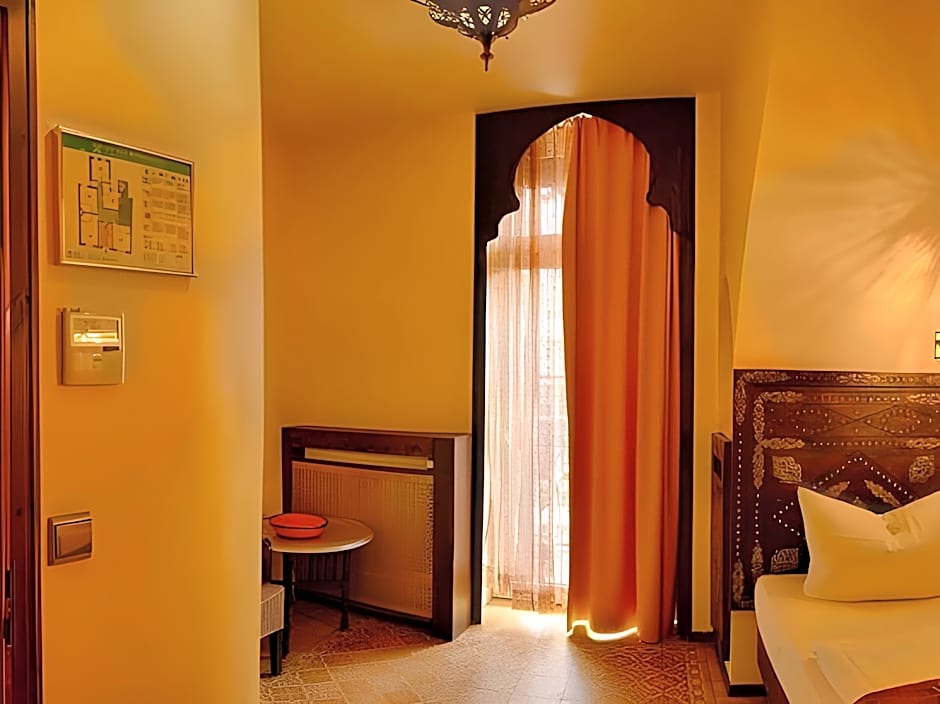 Hotel Villa Oriental & Restaurant                                               