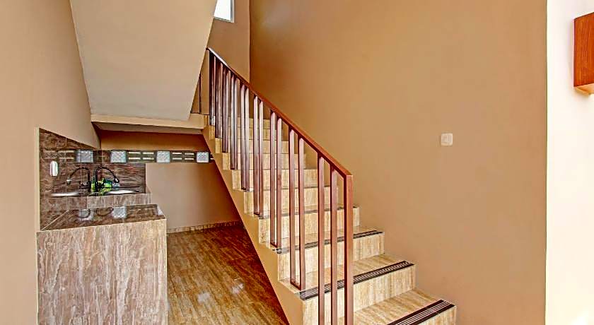 OYO Life 93497 Griya Kost Rr