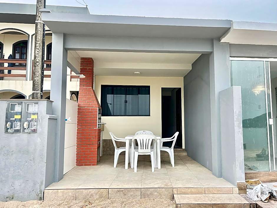 Pé na areia! Aconchegante casa frente Mar! CO02I