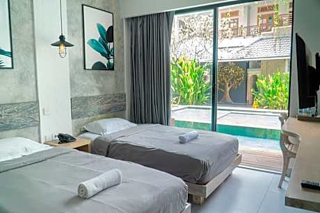 Deluxe Double or Twin Room with Pool Access