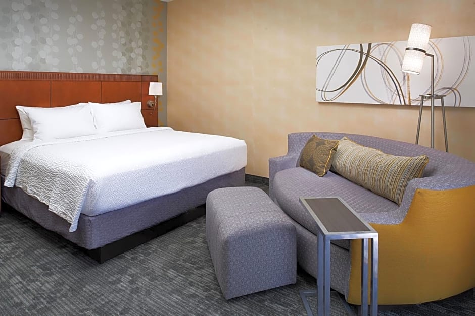 Courtyard By Marriott Detroit Dearborn