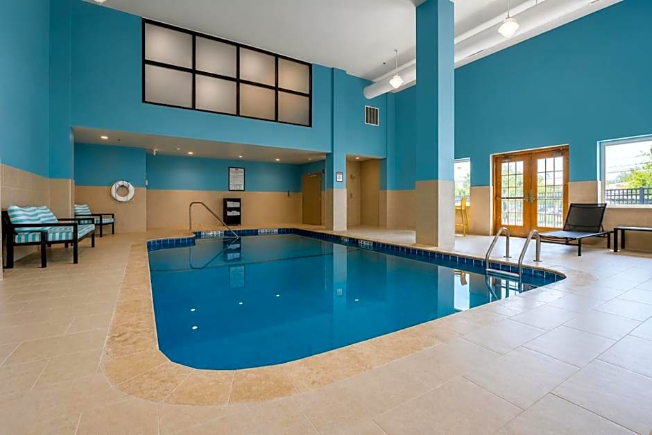 Holiday Inn Express & Suites Niagara Falls By IHG