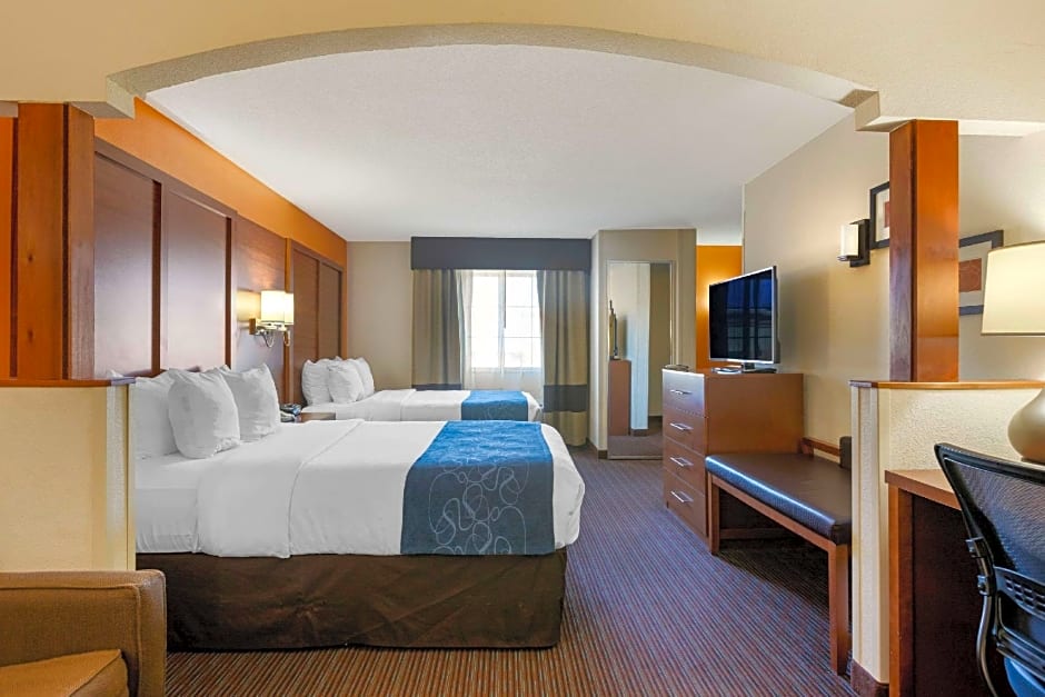 Photo 1 of 1 of 2 Queen Beds Suite