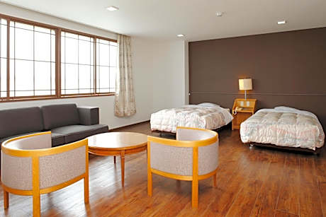 Pet Room with Shared Bathroom - Non-Smoking
