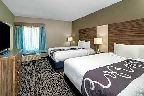 One-Bedroom Suite with One King Bed and Two Queen Beds - Non-Smoking