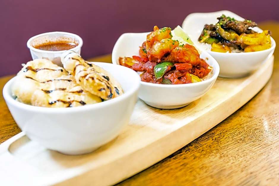 The Lounge Hotel & Bar