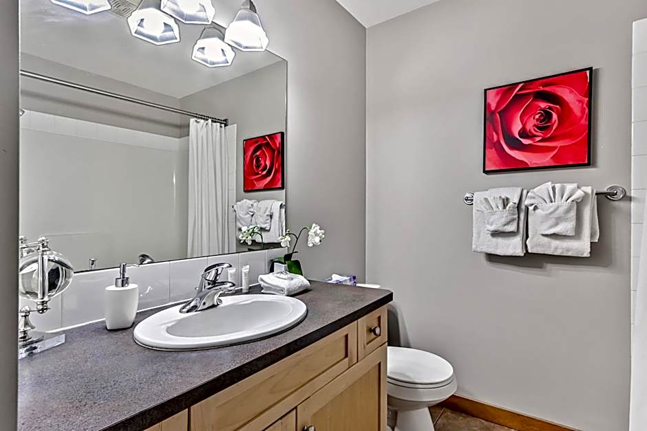 Suites with Pool & Hot tubs managed by Little Sister Getaways