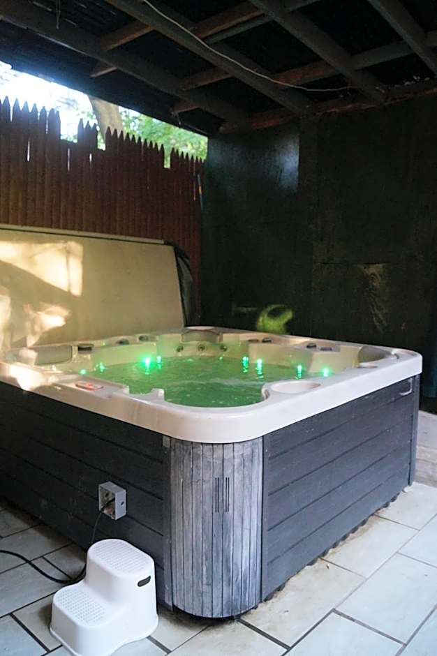 Macaw Guest House