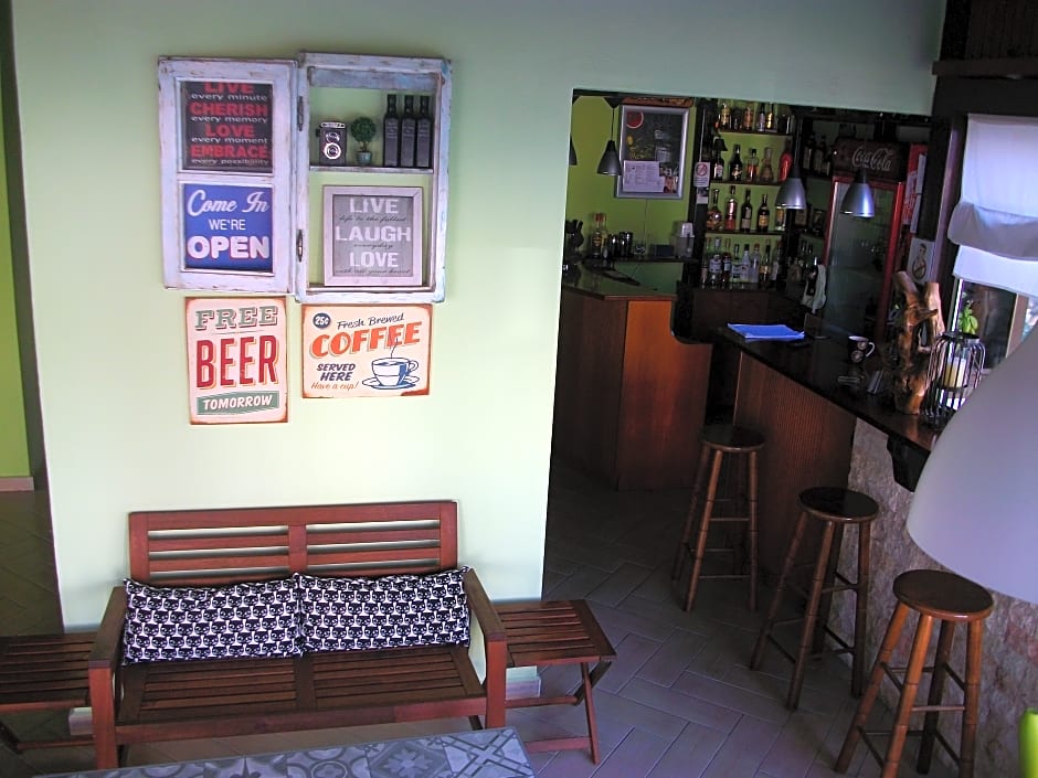 Pella House Studios & Apartments