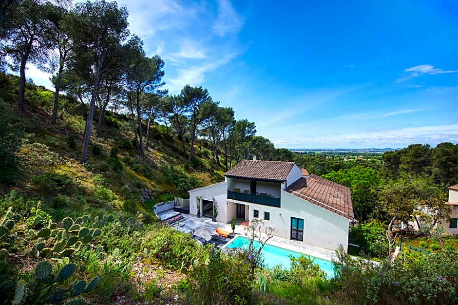 Arty Provence, vue, calme et piscine chauffée dans les Alpilles proche St-Rémy-de-Provence