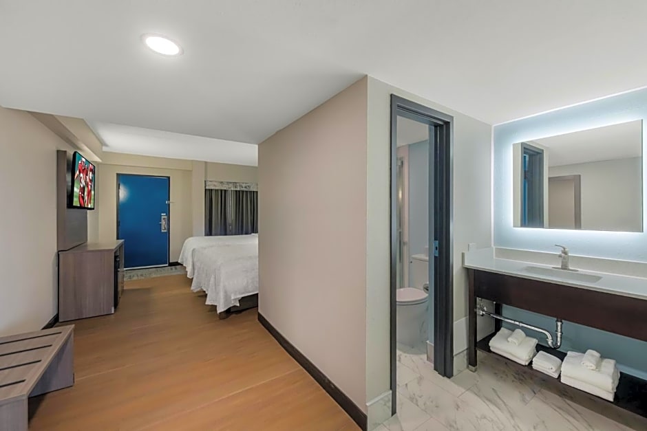 Red Roof PLUS & Suites Virginia Beach - Seaside
