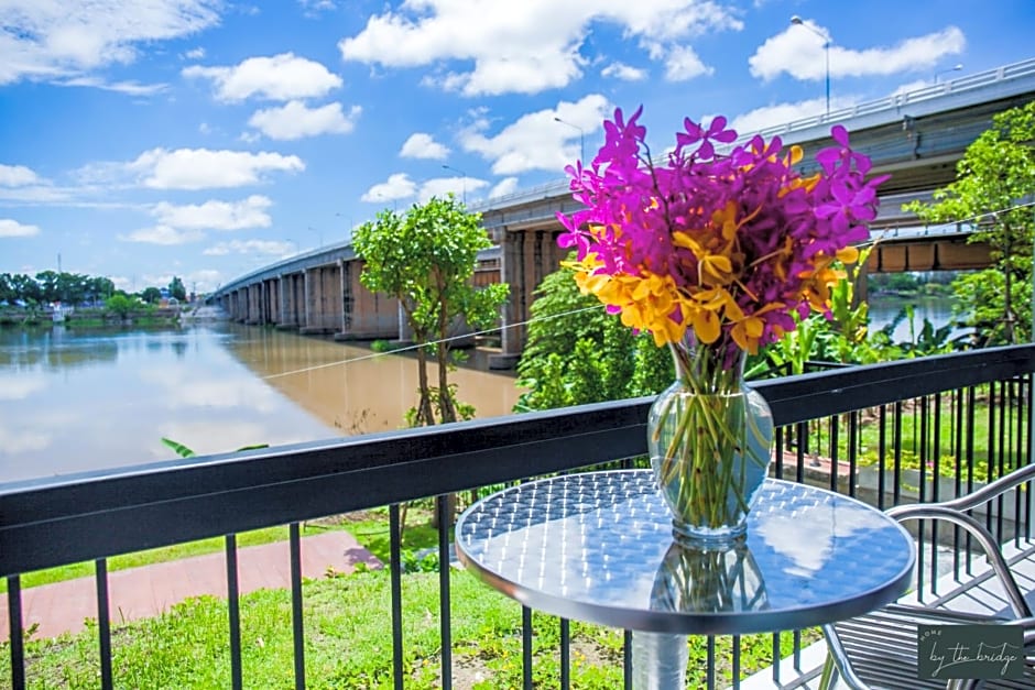 Home by the Bridge Hotel