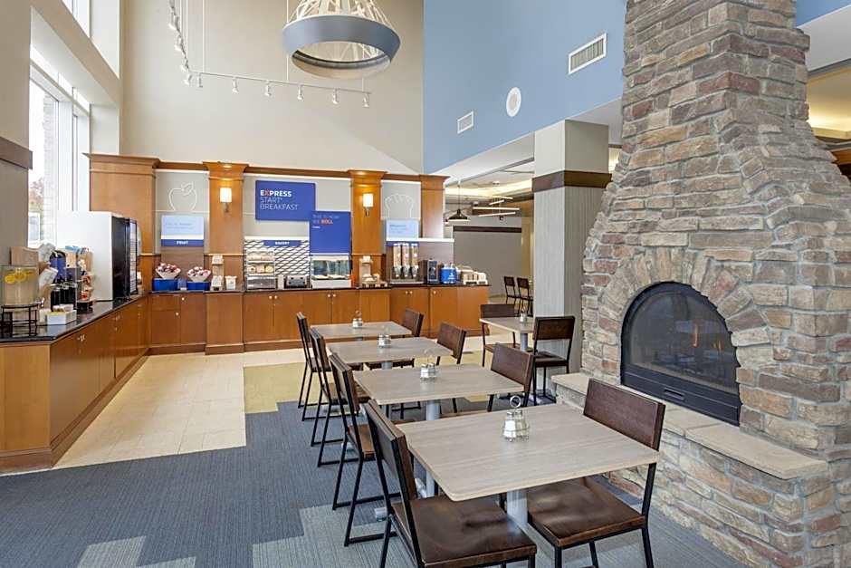 Holiday Inn Express Hotel & Suites East End By IHG