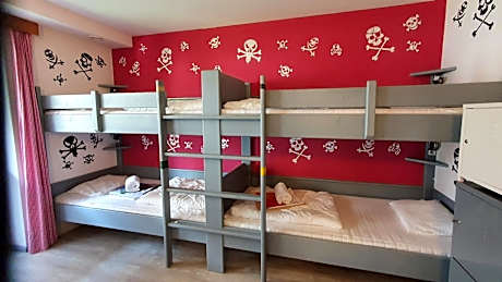 Bed in 6-Bed Mixed Dormitory Room with Shared Bathroom and Toilet