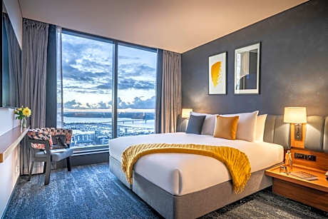 Standard King Room with Harbor View