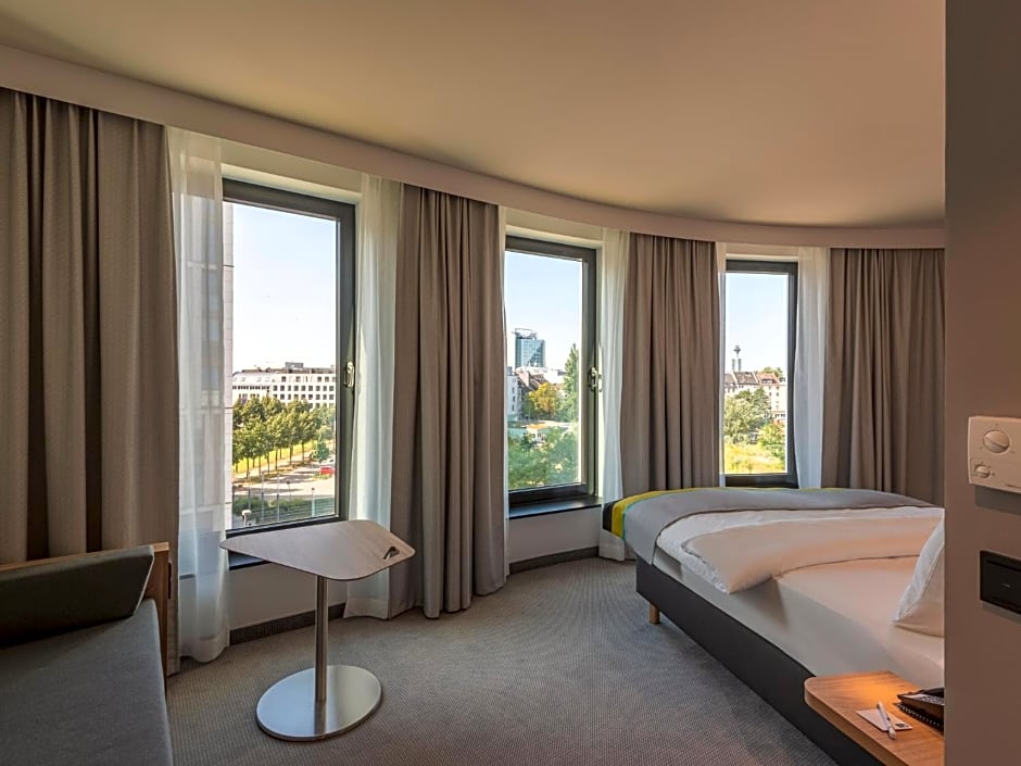 Holiday Inn Express Dusseldorf- Hauptbahnhof By IHG